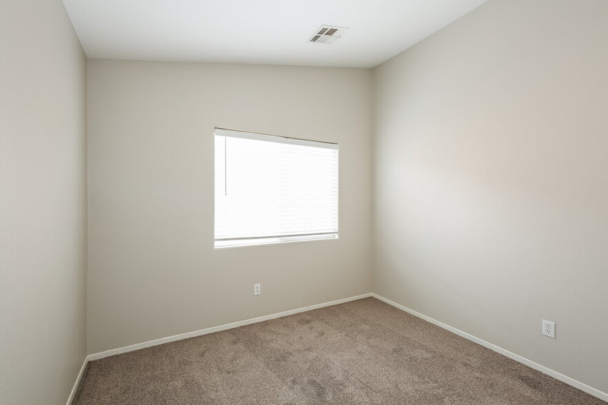 Building Photo - 438 River Glider Ave