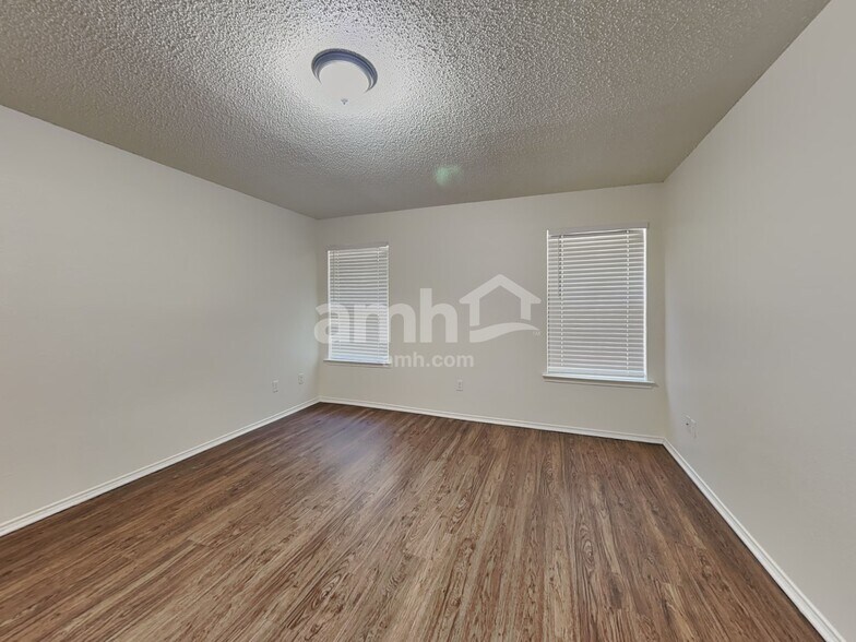 Building Photo - 10236 Westward Dr