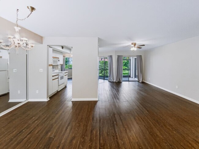 Building Photo - ** COACH HOMES @ BERKSHIRE LAKES ** 2 BED / 2 BATH - 1ST FLOOR CONDO - GARAGE - ANNUAL RENTAL