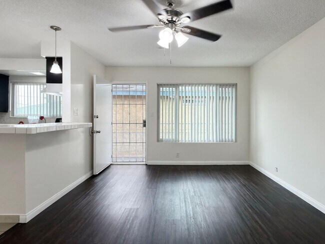 Interior Photo - LB1415