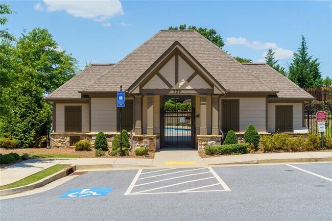 Building Photo - 723 Woodstock Grove Dr