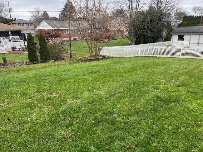 Building Photo - Lovely Bethlehem Township single family ho...