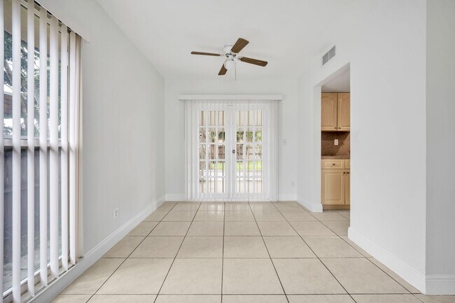 Building Photo - Beautiful Renovated 3/1