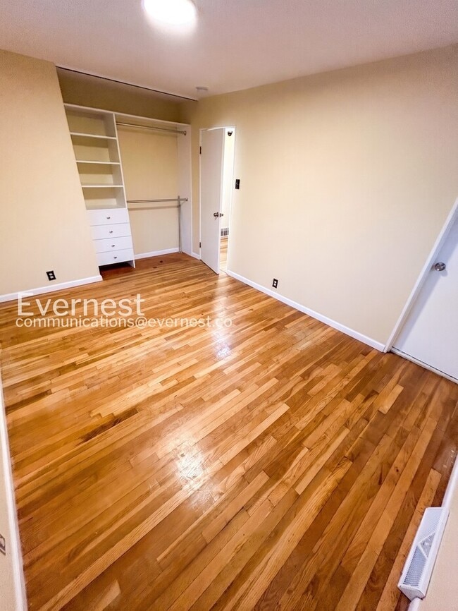 Building Photo - 10322 Monarch Dr