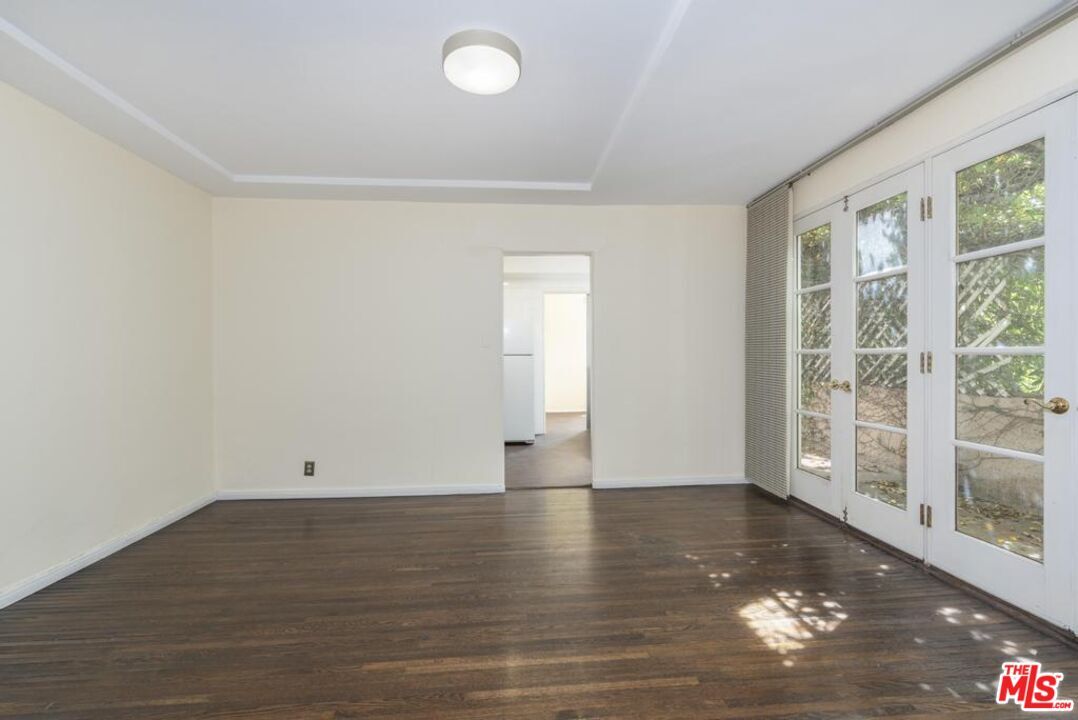 Building Photo - 3043 Hollycrest Dr