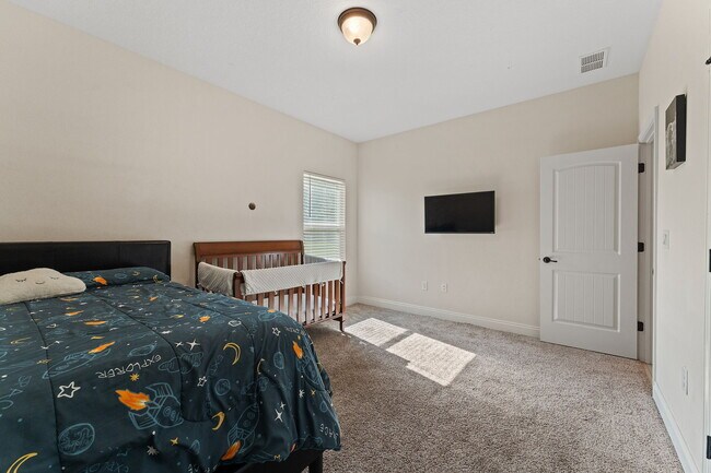 Building Photo - 5568 Micanopy Dr