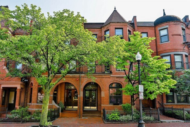 Building Photo - 237 W Newton St