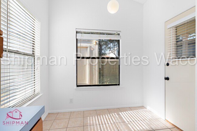 Building Photo - 1303 Chapel Creek Rd