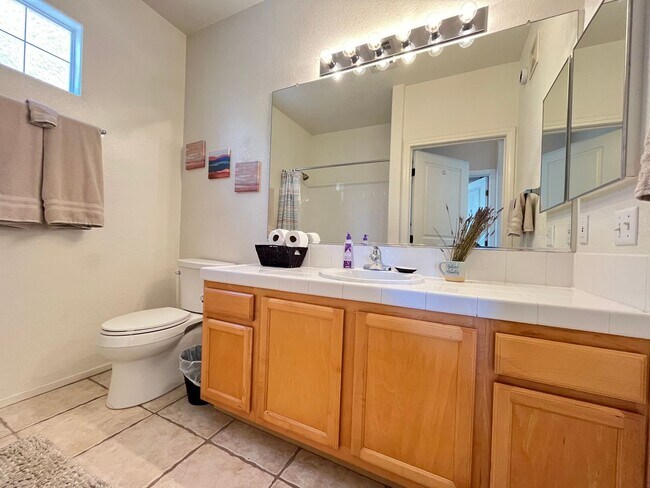 Building Photo - Summerlin Fully Furnished Condo on Golf Course!