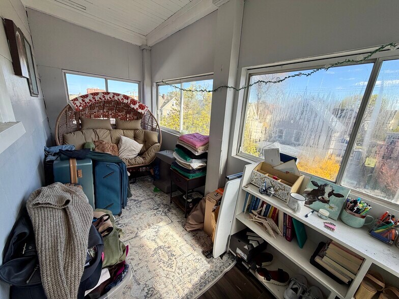 Building Photo - 407 Charles St