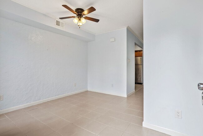 Building Photo - 2 Bedroom 1 Bath Condominium Located in Johnson City, TN