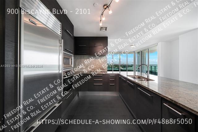 Building Photo - 900 Biscayne Blvd