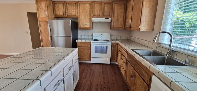 Building Photo - Beautifully maintained, Suisun City 3-bedroom, 2-bath home showcasing true pride of ownership! - ...
