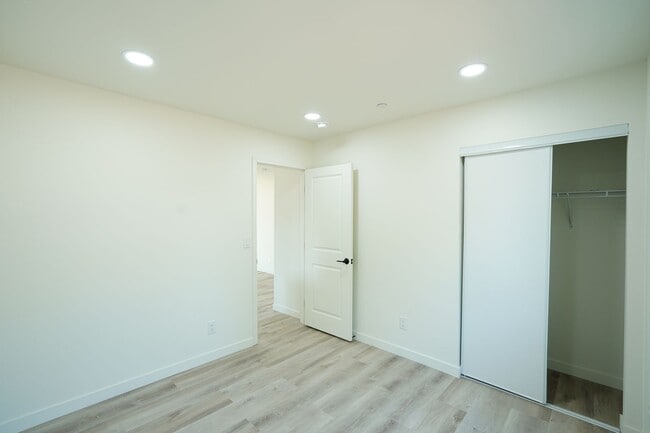 Building Photo - 4805 Charlotte Way