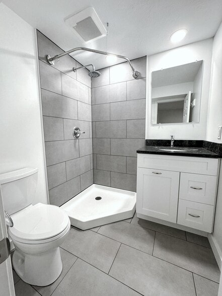 Building Photo - 548 Main St