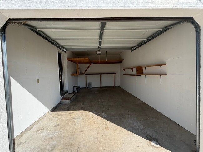 Building Photo - 1404 James Rd
