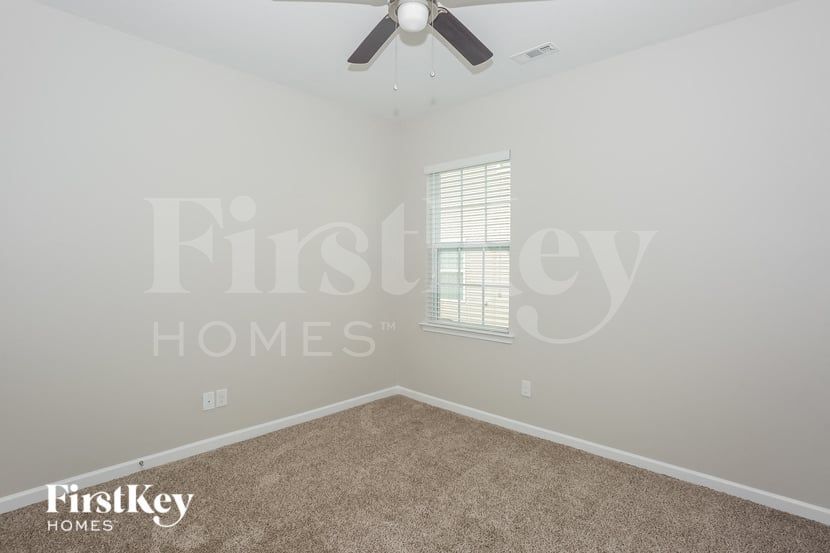 Building Photo - 133 Kingsway Dr