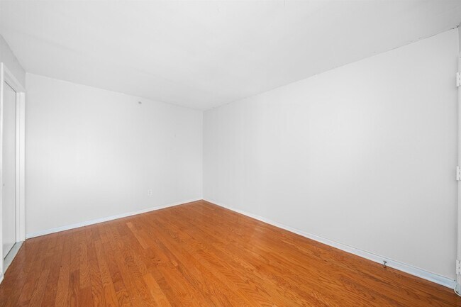 Building Photo - 700 Grove St