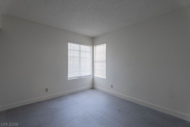 Building Photo - 7045 Sawtooth Dr