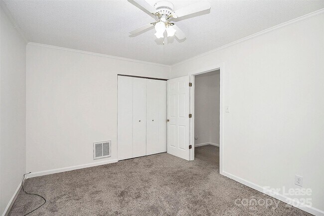 Building Photo - 155 Sunfish Dr