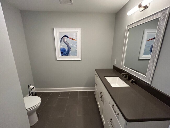 Building Photo - Two bedroom end unit condo with stunning d...