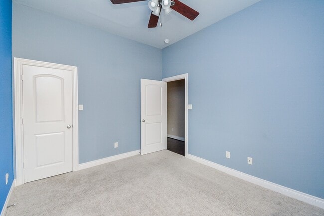 Building Photo - 28803 Davenport Dr