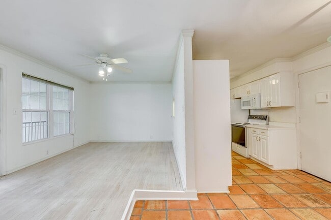 Building Photo - 910 Duncan Ln