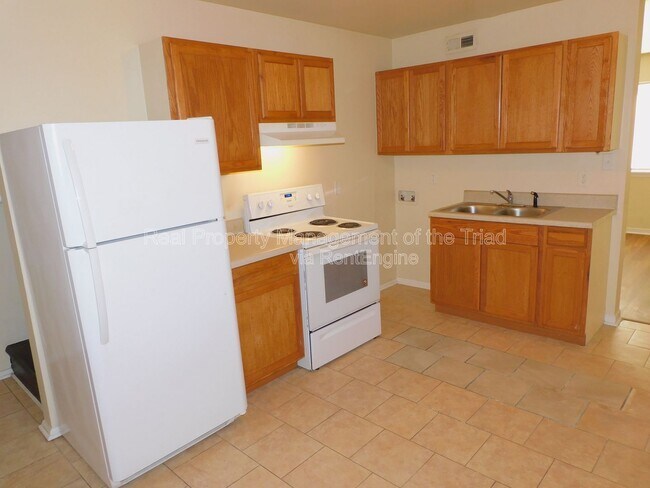 Building Photo - 4216 Parker St