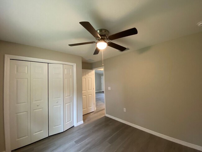 Building Photo - Custom Home - Desirable SW Ocala Neighborhood 3/2/2 **Won't Last**