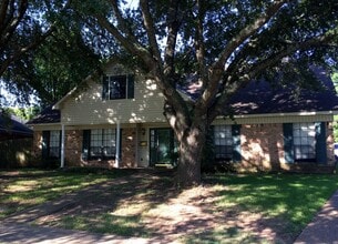 Building Photo - TOWN SOUTH ESTATES