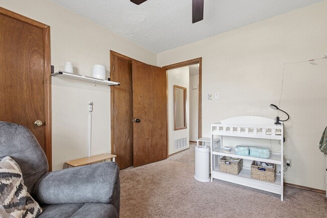 Building Photo - Spacious 3 bedroom 2 bath home with Solar Panels