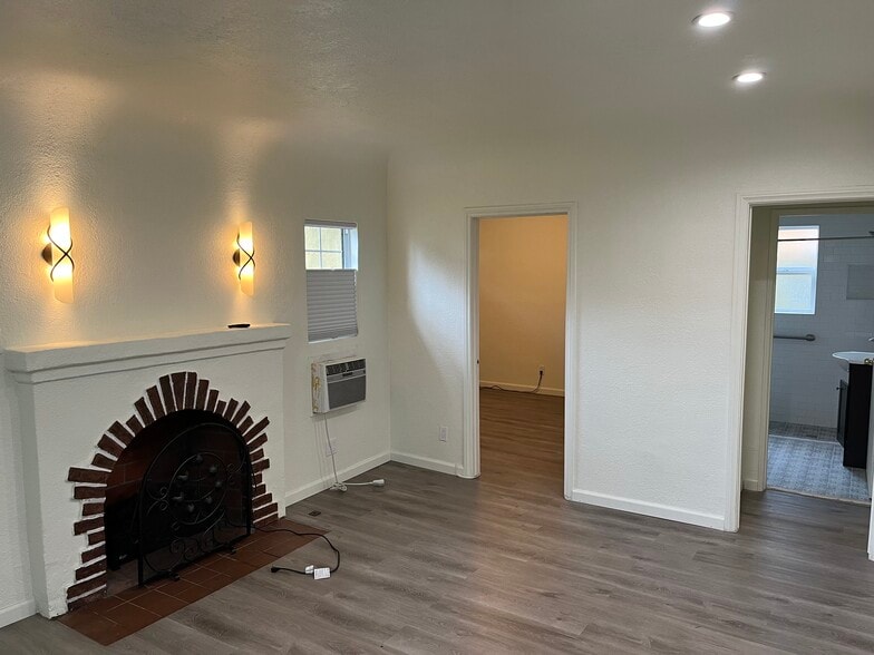 Building Photo - 2800 Tola Ave