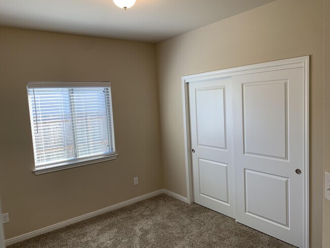 Building Photo - 7021 Tanglehead Dr