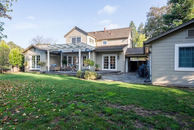 Building Photo - 1545 Laurel Pl