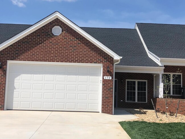 Building Photo - 175 Villa Oak Cir