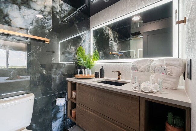 Building Photo - 8743 Thomas Dr