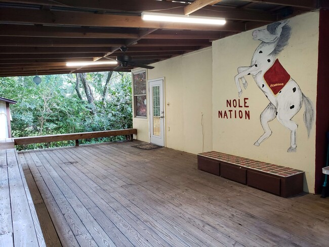 Building Photo - 207 Edwards St