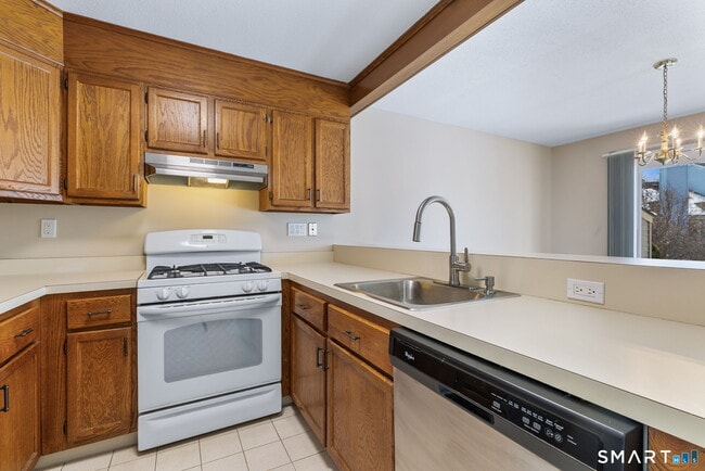 Building Photo - 68 Copper Beech Dr