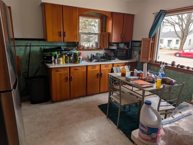 Building Photo - 2825 Dwight St