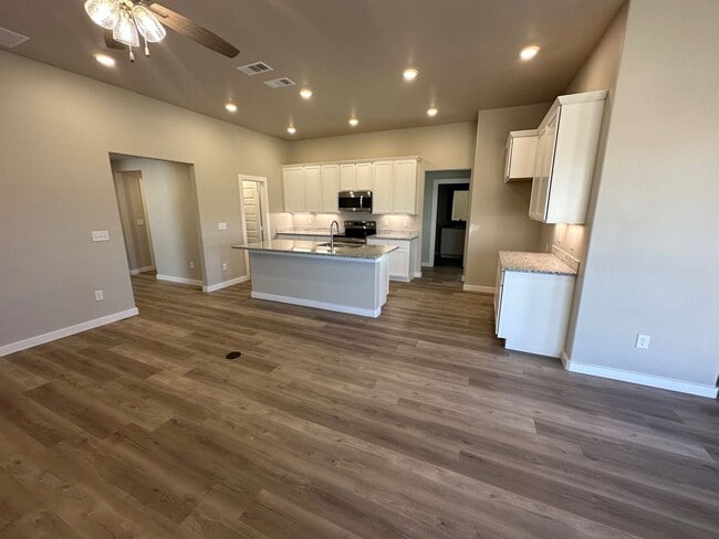 Building Photo - Brand new in The Meadows!