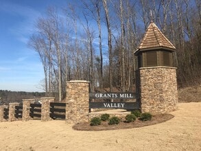 Building Photo - 3 bedroom home with garage and fenced backyard!