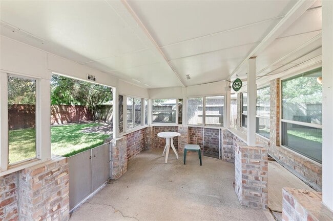Building Photo - 2618 Parkbriar Ln