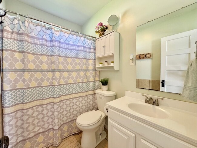 Building Photo - Adorable South Hill Charmer