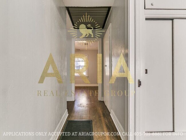 Building Photo - *AVAILABLE NOW!!* 2 Bed/2 Bath Duplex Supe...