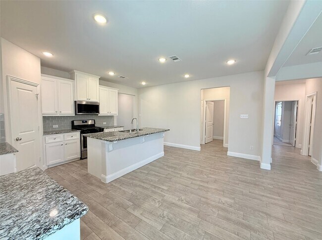 Building Photo - 2305 Caroline St