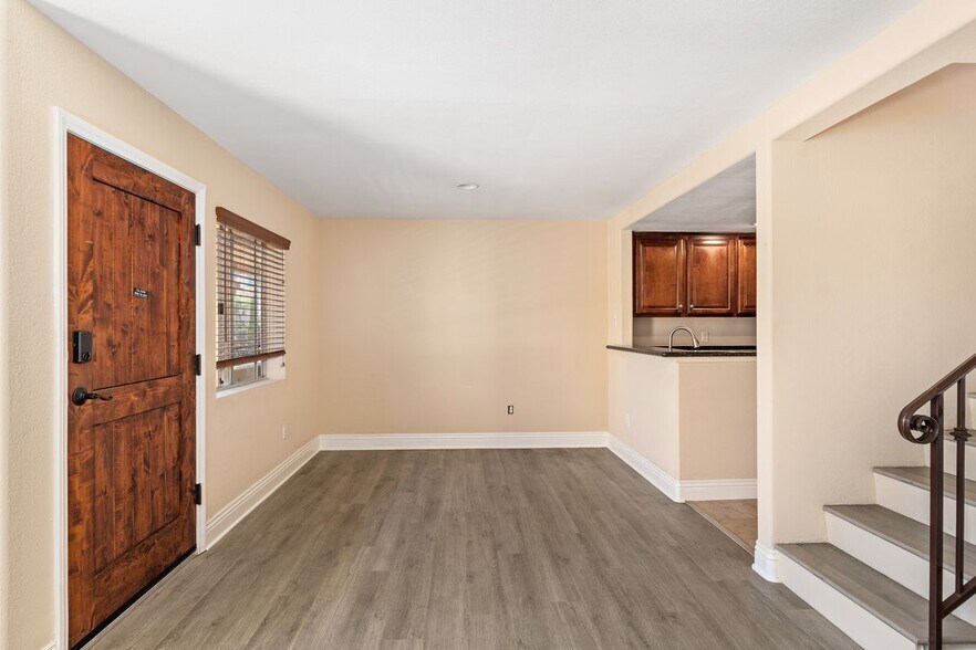 Building Photo - 3965 Nobel Dr