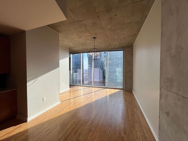 Building Photo - 301 Demonbreun St