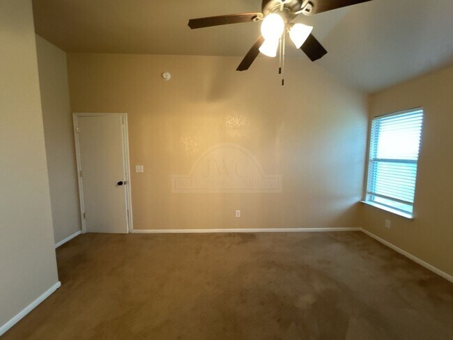 Building Photo - 2505 Southwood Dr