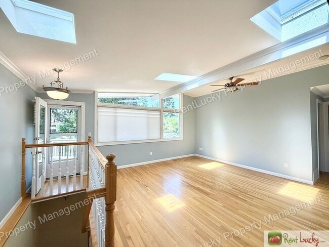 Building Photo - 1211 147th Ave SE