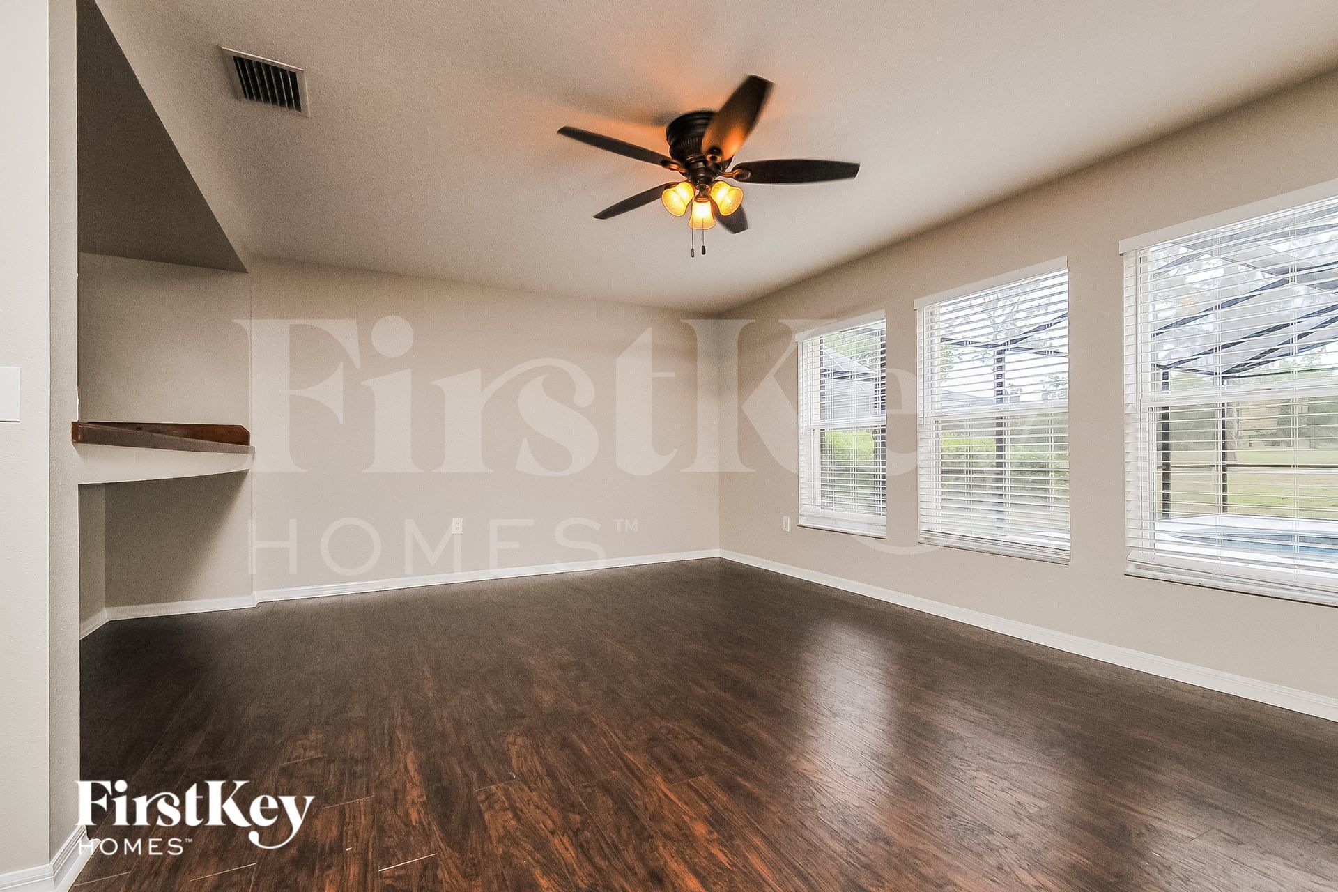 Building Photo - 6942 Lake Eaglebrooke Dr